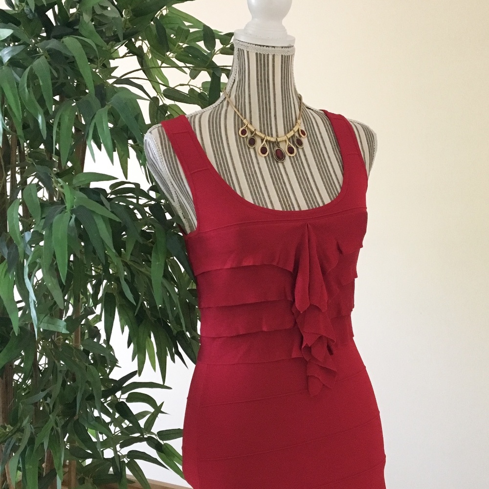 🎉HP🎉NWOT Express Red Bodycon Dress Size SP